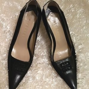 Gorgeous GIVENCHY Classic pumps. Size 6.5